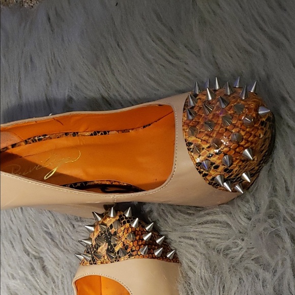 Heels - Picture 3 of 4